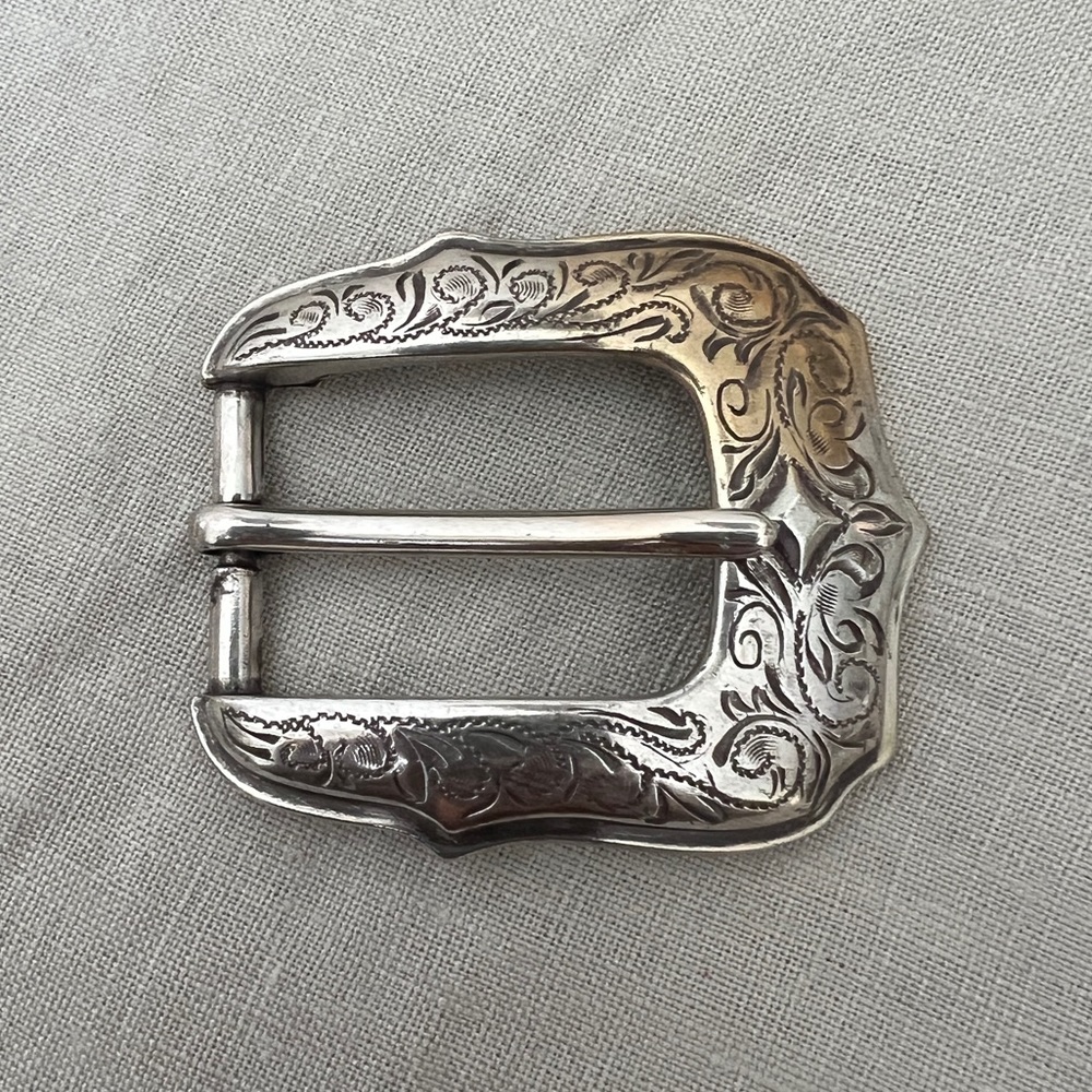 Vintage silver tone western floral scroll belt buckle repousse medium 1”